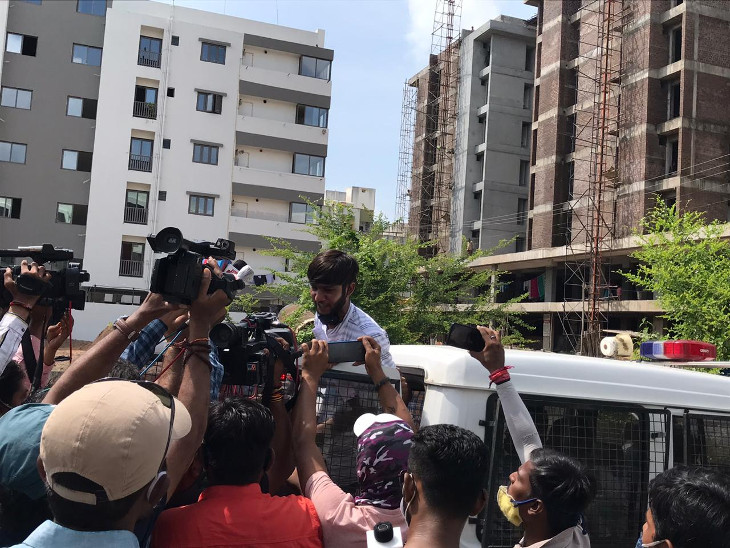 પોલીસ દ્વારા NSUIના હોદ્દેદારોની અટકાયત કરવામાં આવી હતી
