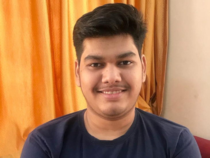 અનમોલ સામાજિક પ્રસંગોમાં હાજરી આપ્યા વગર સતત તૈયારી પર ધ્યાન આપ્યું હતું.