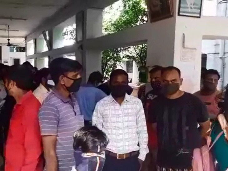 સ્કૂલમાં પહોંચેલા વાલીઓમાં રોષ