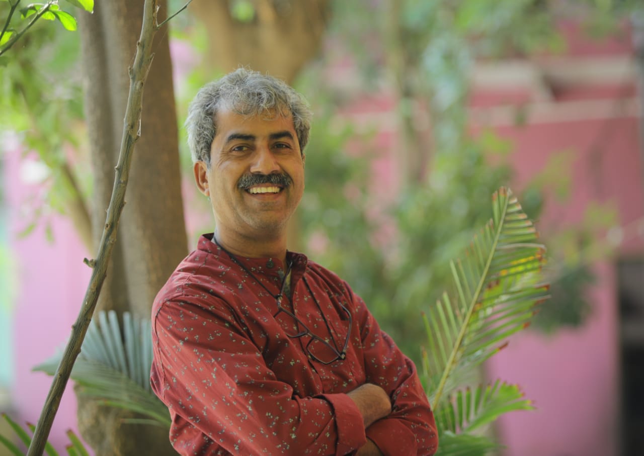 ડિરેક્ટર એમ. ગની