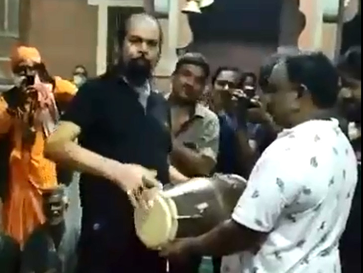 ગાજરાવાડી હનુમાન મંદિરમાં મધુ શ્રીવાસ્તવ