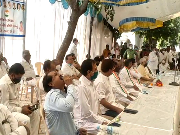 ગઢડામાં કોંગ્રેસના કાર્યાલયના ઉદઘાટનમાં નેતાઓ માસ્ક વગર જોવા મળ્યાં