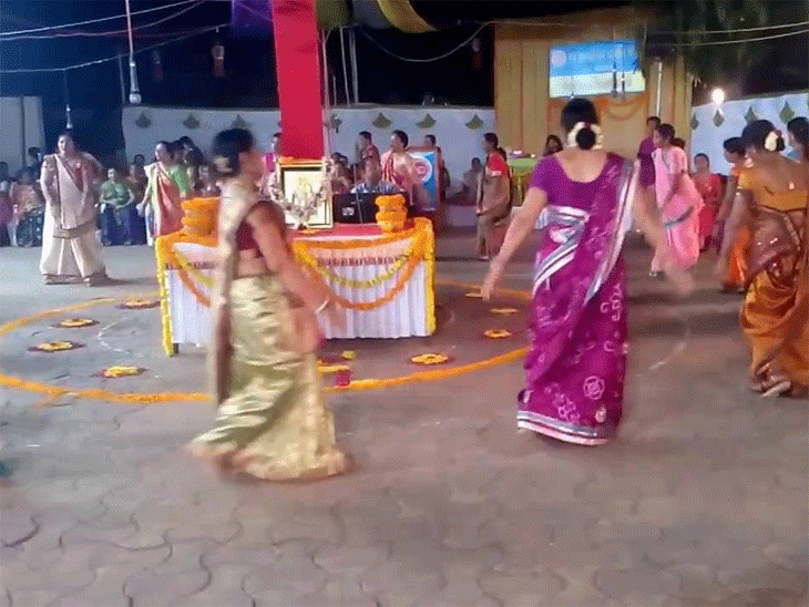 અગાઉના વર્ષોમાં રાજ્યના વિવિધ ગામડા અને શહેરોમાં શેરી ગરબાની રમઝટ બોલતી હતી