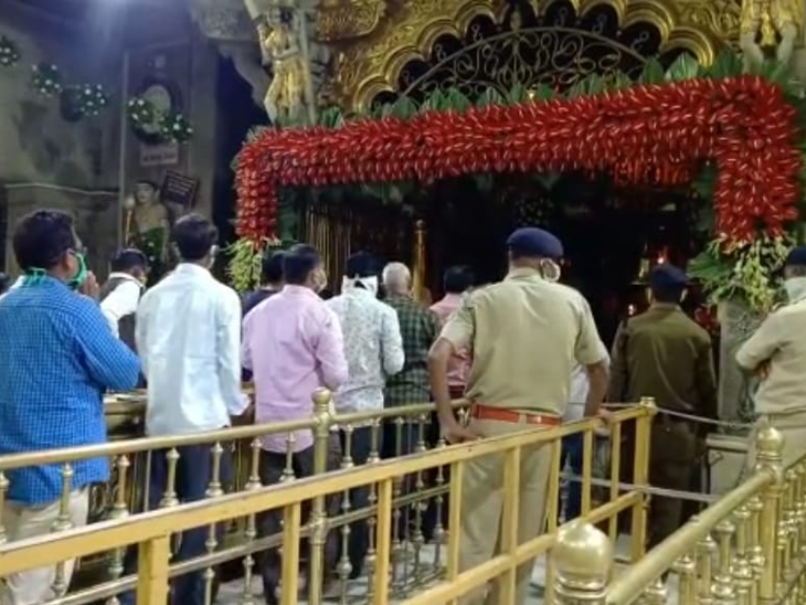 નવરાત્રિ દરમ્યાન અંબાજી મંદિરમાં માતાજીની સાથે જવારાની પણ આરતી કરવામાં આવે છે