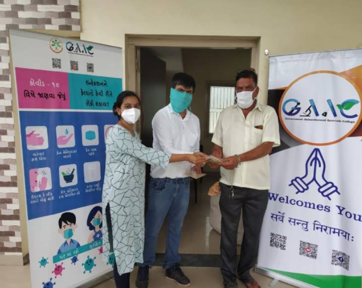 આયુર્વેદિક સંશમની વટીનું વિતરણ