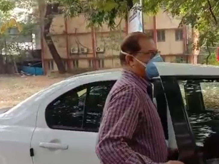 સિવિલ સર્જન ડો. દુબેની અટકાયત કરવામાં આવી છે.