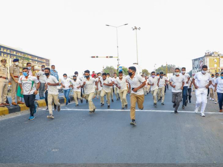 રન ફોર યુનિટીમાં દોડ લગાવી રહેલા પોલીસ જવાનો