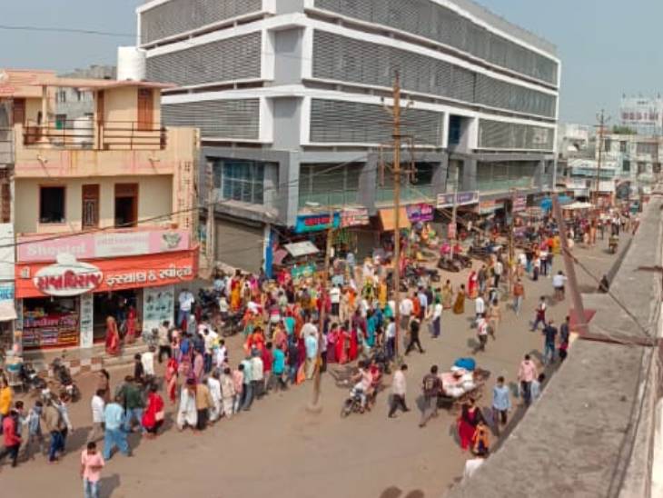 ભક્તોની દર્શન માટેની લાઈન