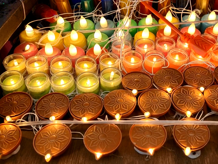 વડોદરાની બજારોમાં ચાઈનિઝ દીવડા