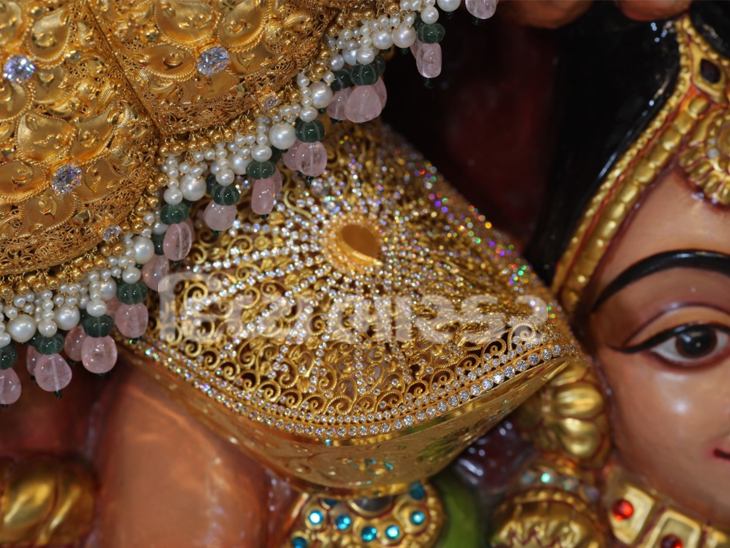 શ્રીકષ્ટભંજન દેવના સુવર્ણ અને હીરાજડિત અલંકાર