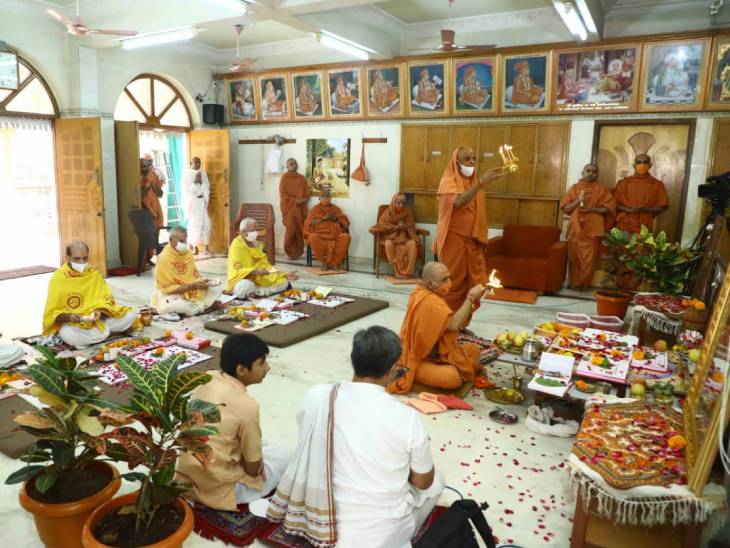 ઓનલાઈન ચોપડા પૂજન તથા લક્ષ્મી પૂજન કરવામાં આવ્યું
