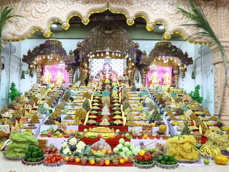 ઠાકોરજીને અન્નકૂટ ધરાવવામાં આવ્યાં