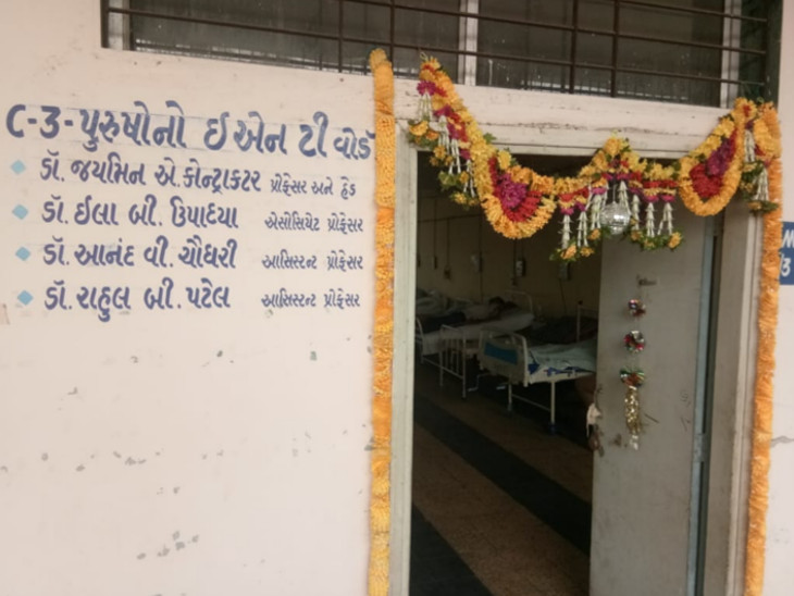 યુવકની સિવિલ હોસ્પિટલમાં સારવાર ચાલી રહી છે.
