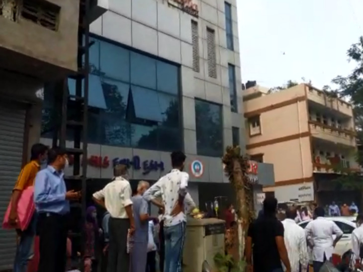 હોસ્પિટલમાં આગના પગલે ભાગદોડ મચી ગઈ.