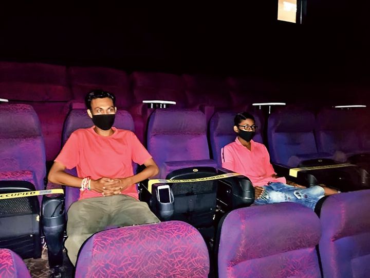 થિયેટર શરૂ થયાના પહેલા દિવસે વડોદરામાં મલ્ટિપ્લેક્સમાં 2 પ્રેક્ષક જોવા મળ્યા હતા
