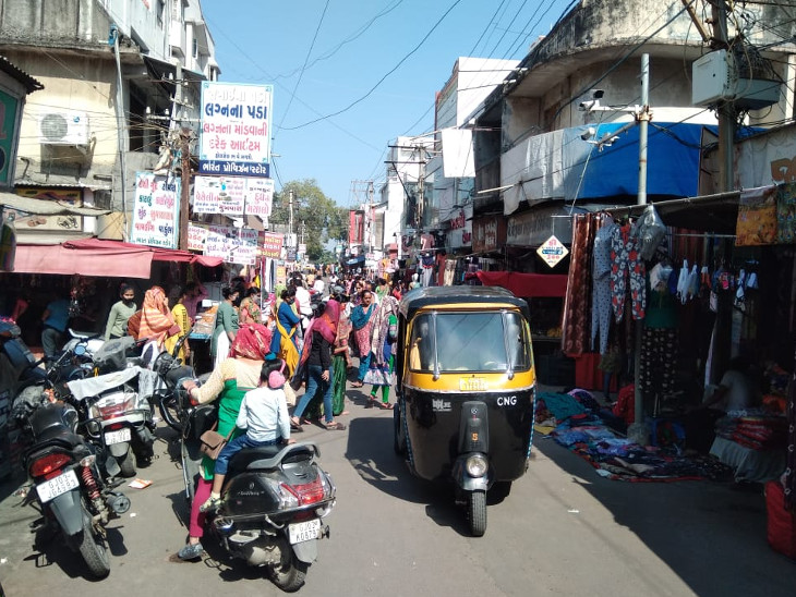 ગુંદાવાળીમાં લોકોની ભીડ જોવા મળી