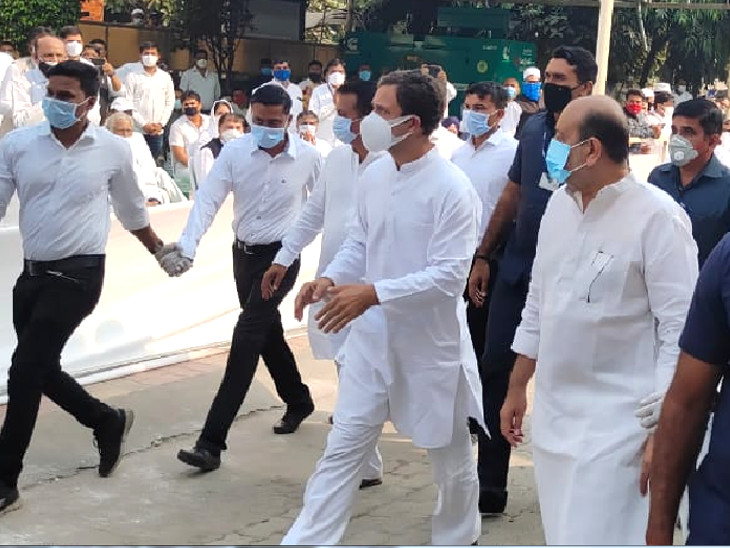 રાહુલ ગાંધી પિરામણ ગામમાં પહોંચ્યા