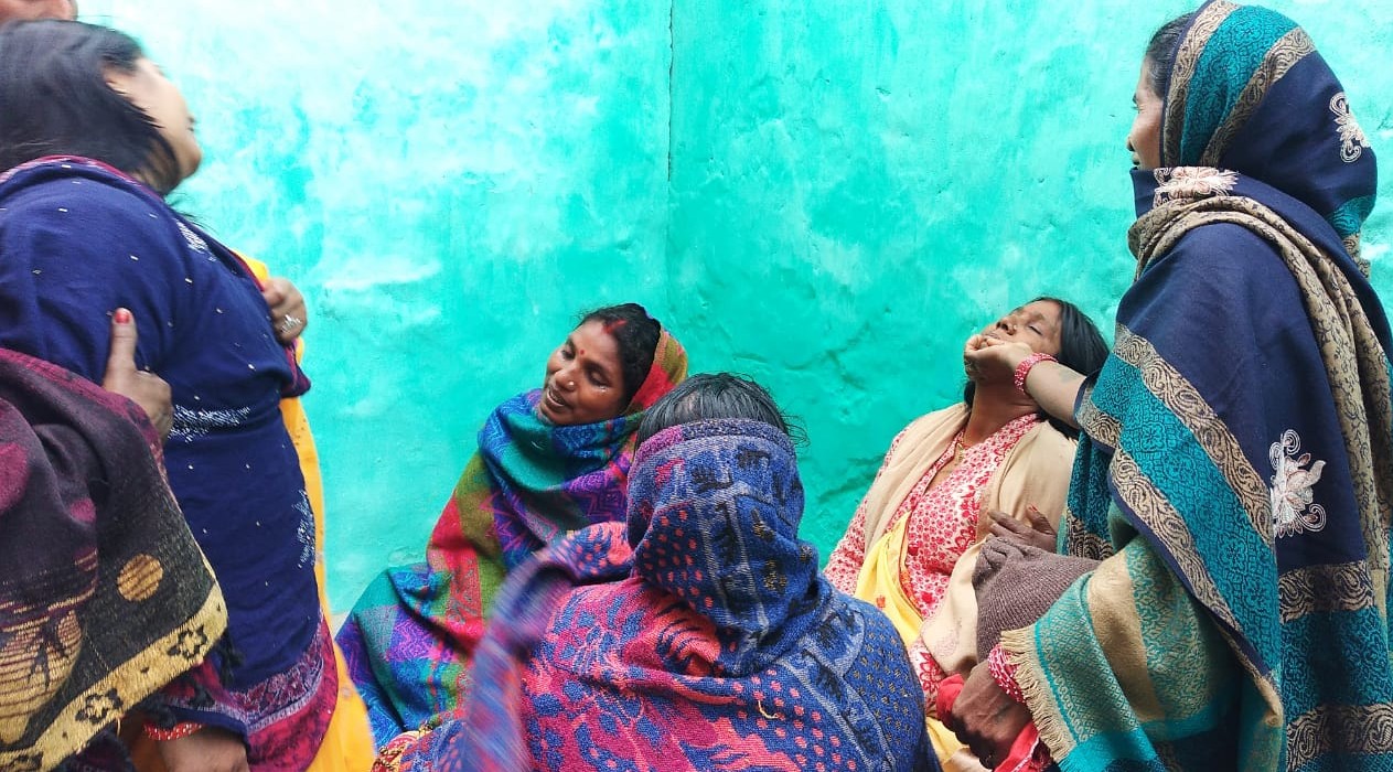 ઘટના પછી પરિવારના રોતા-કકળતા લોકો.