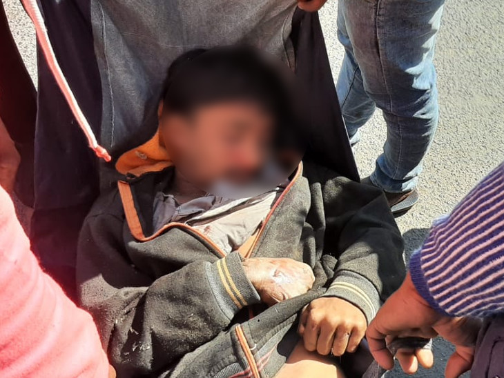 વીજ થાંભલા પરથી પડી જતા કામદારનું મોત