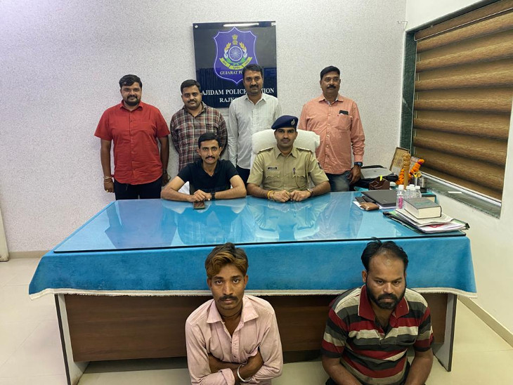 પોલીસે દેશી તમંચો બનાવનાર અને લેનાર બંને શખ્સની ધરપકડ કરી