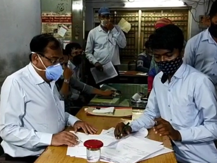 વોર્ડ પ્રમાણે પાલિકાની ટીમો કામે લાગી છે.