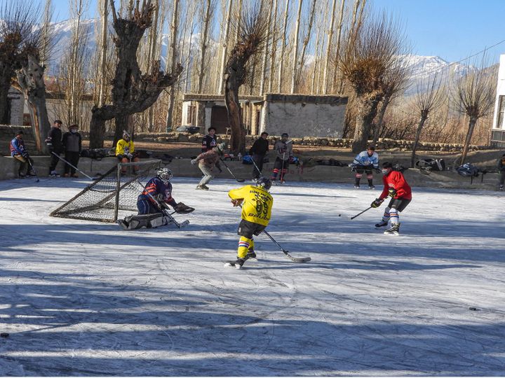 Snow falls for sixth day in Mount Abu, 5 of Madhya Pradesh's 40 coldest