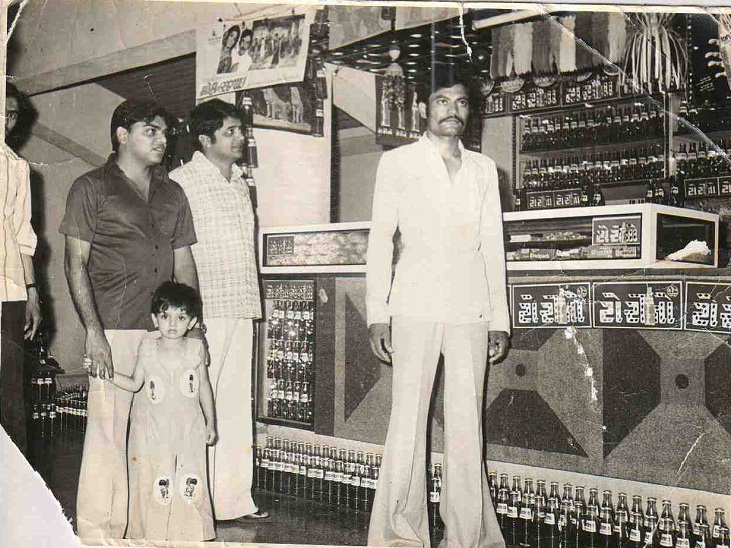 ચંદુભાઈ વિરાણી 1974માં એસ્ટ્રોન ટૉકીઝની કેન્ટીન સંભાળતા હતા.