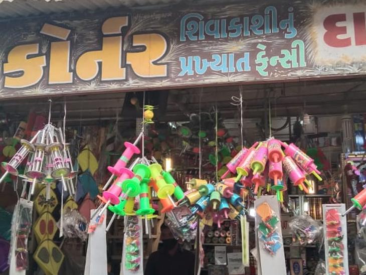 પિપૂડાં અને અવાજ કરતાં રમકડાંની તો કોઈ ખરીદી કરવા આવતું જ નથી.