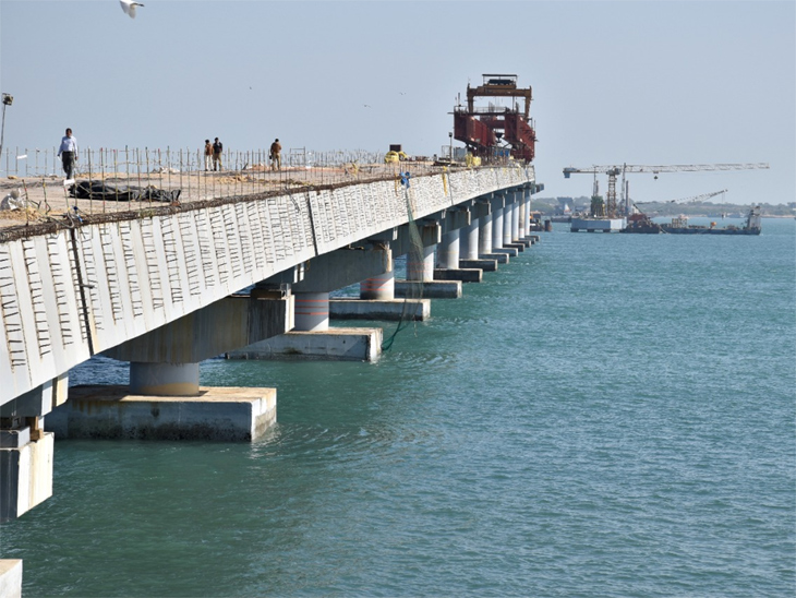 Y શેપના 11 પિલર તૈયાર કરવામાં આવ્યા છે.