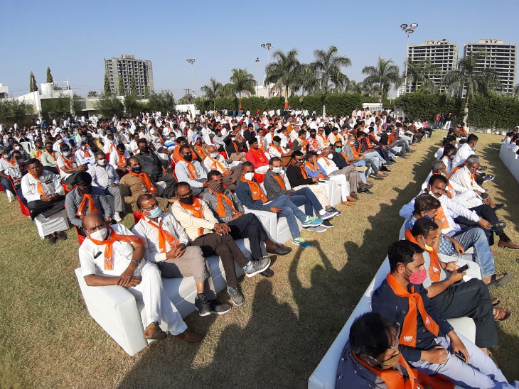 ખેડૂત સંવાદ કાર્યક્રમમાં 500થી વધુ લોકો એકત્રિત થયા હતા