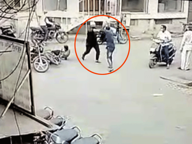 લૂંટની ઘટના સીસીટીવીમાં કેદ થઈ ગઈ હતી.