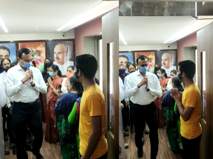 कुछ को टिकट आवंटित करने और दूसरों को आवंटित नहीं करने के मुद्दे का विरोध