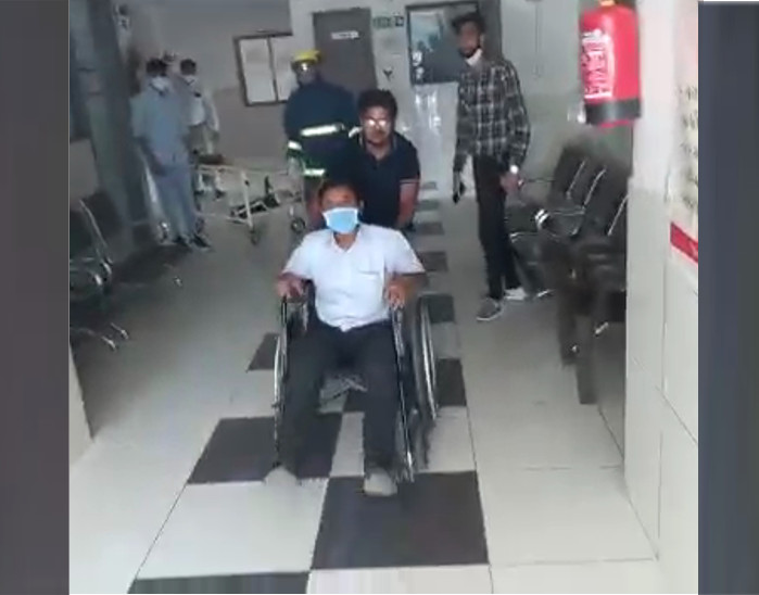 मरीजों को सुरक्षित स्थान पर ले जाने के लिए प्रैक्टिकल मॉक ड्रिल करते हैं