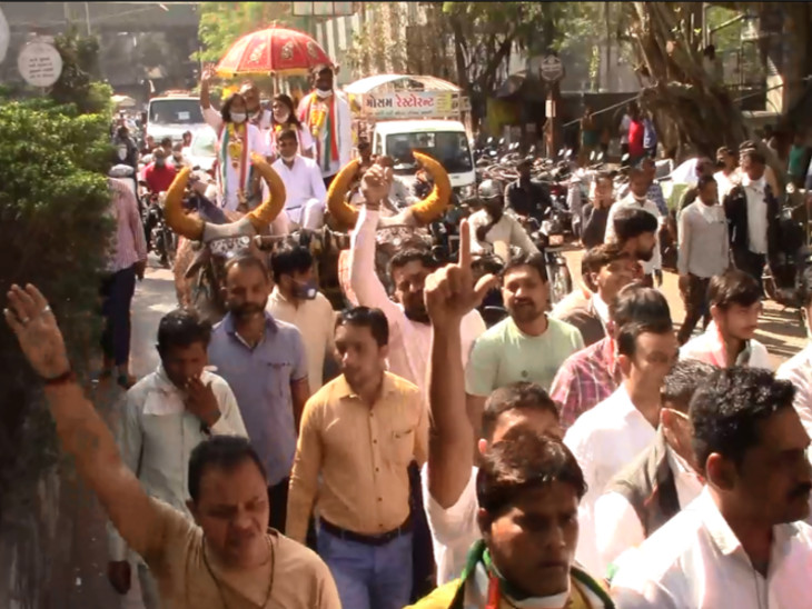 सौराष्ट्र समाज में बैलगाड़ियों का उपयोग कर आकर्षण पैदा हुआ।