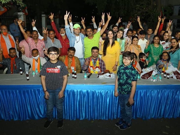 વિવાન છેલ્લા ઘણા દિવસોથી ગ્રુપ મીટિંગો ગજવી રહ્યો છે.