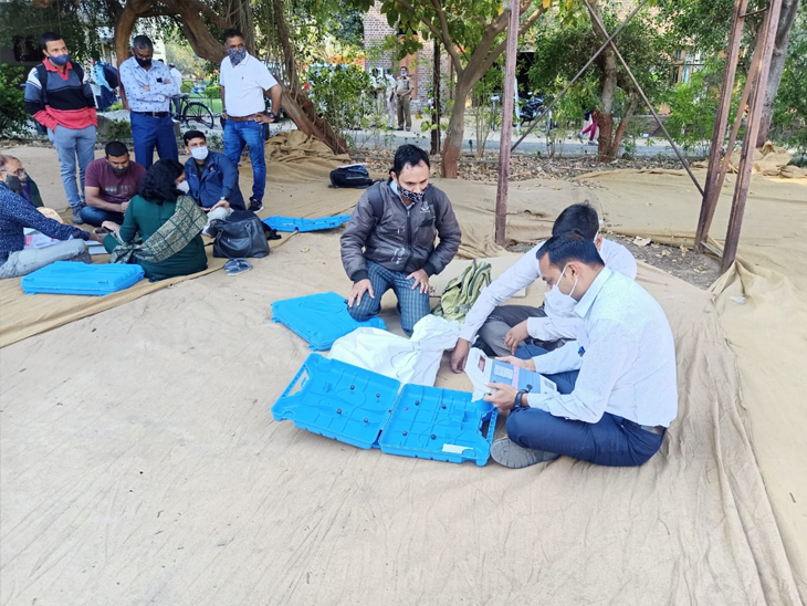 16 સેન્ટર પરથી EVM રિસીવિંગ અને ડિસપેચની કામગીરી હાથ ધરવામાં આવી