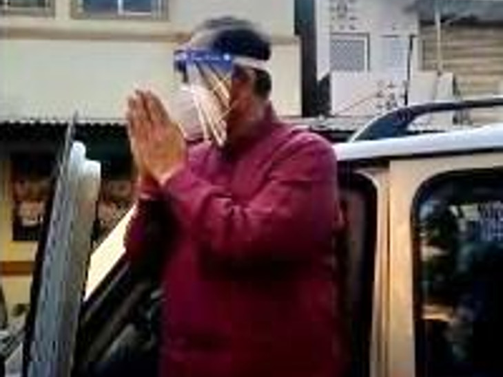 એર એમ્બ્યુલન્સ મારફત રાજકોટ આવ્યા હતા