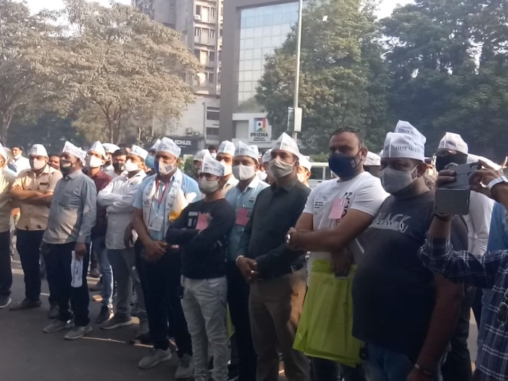 આપના કાર્યકરો દ્વારા અરવિંદ કેજરીવાલનું અદકેરું સ્વાગત કરવાની તૈયારીઓ શરૂ કરી દેવાઈ છે.