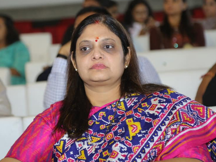 ઘણા વર્ષોથી સક્રિય રાજકારણમાં અને ભાજપ સંગઠન સાથે પાલિકાની સ્ટેન્ડિગ કમિટીમાં પણ દર્શિની કોઠિયા(ફાઈલ તસવીર) કામ ચૂક્યાં છે.