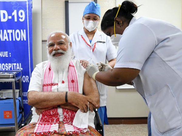 વડાપ્રધાન નરેન્દ્ર મોદીએ વેક્સિન લીધી