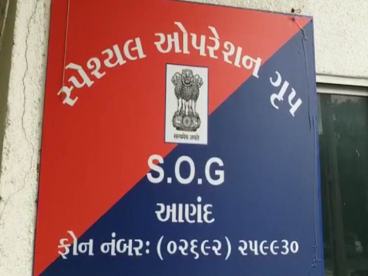 SOG police in Income Tax department in Anand, seize Rs 3.25 crore cash from  Khambhat resident's house | બેનામી રોકડ: ખંભાતમાં સામાન્ય કર્મચારીના ઘરે  રેડ, 3.25 કરોડ રૂપિયા રોકડા ઝડપાયા, 2 ...