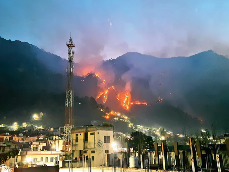 Disaster in Uttarakhand again - Forest fire reaches the city, burning ...
