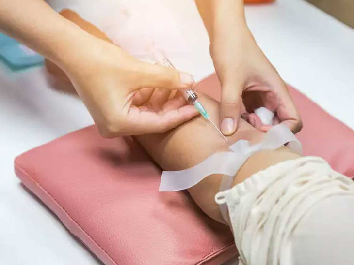 Questions and answers regarding blood donation in Corona's time - Blood donation possible after vaccination in US, India has 14 days interval; | કોરોનાના સમયમાં રક્તદાન સંબંધિત સવાલજવાબ - USમાં વેક્સિનેશન બાદ રક્તદાન શક્ય, ભારતમાં 14 દિવસનું અંતર રખાયું છે - Vimarsana News