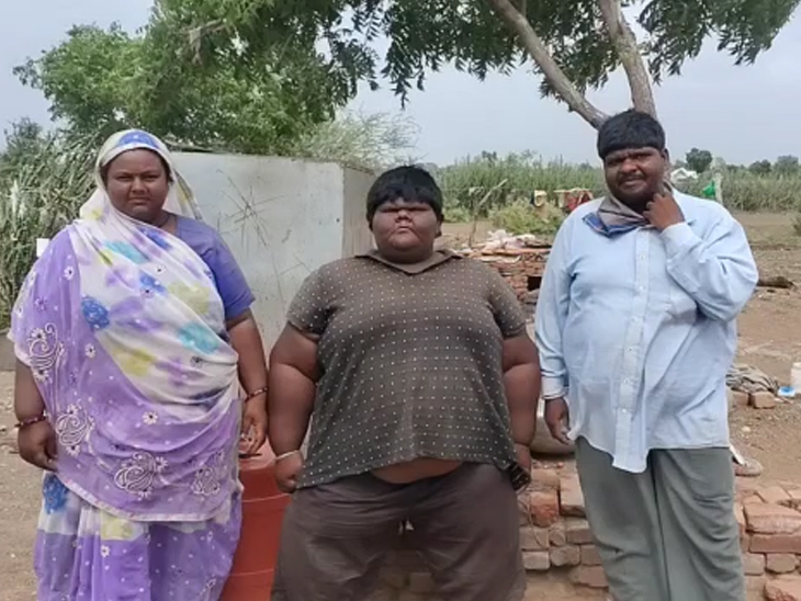 Dhari's 13-year-old Sagar weighs 140 kg, 7 roti goes healthy if he eats, difficulty in moving | ધારીના 13 વર્ષના સાગરનું 140 કિલો વજન, જમવા બેસે તો 7 રોટલા આરોગી જાય છે, હલન-ચલન કરવામાં પણ મુશ્કેલી - Vimarsana News