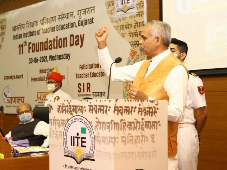 Corruption is only done by degree holders; Even the theft of drug-injections is done by doctors, not farmers or laborers: Governor | રાજ્યપાલે કહ્યું, 'ભ્રષ્ટાચાર તો ડિગ્રીધારી જ કરે છે; દવા-ઈન્જેક્શનની ચોરી પણ ખેડૂત કે મજૂર નહીં, ડૉક્ટર કરે છે' - Vimarsana News