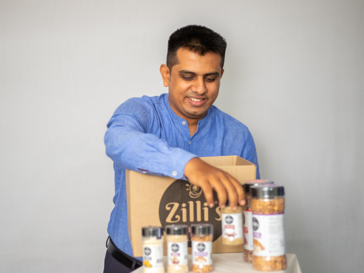 Started homemade masala startup at a cost of Rs 30,000 in lockdown last year, now turnover is 35 lakh a year | ગત વર્ષે લોકડાઉનમાં 30 હજાર રૂપિયાના ખર્ચે હોમમેડ મસાલાનું સ્ટાર્ટઅપ શરૂ કર્યુ, હવે વર્ષે 35 લાખ છે ટર્નઓવર - Vimarsana News