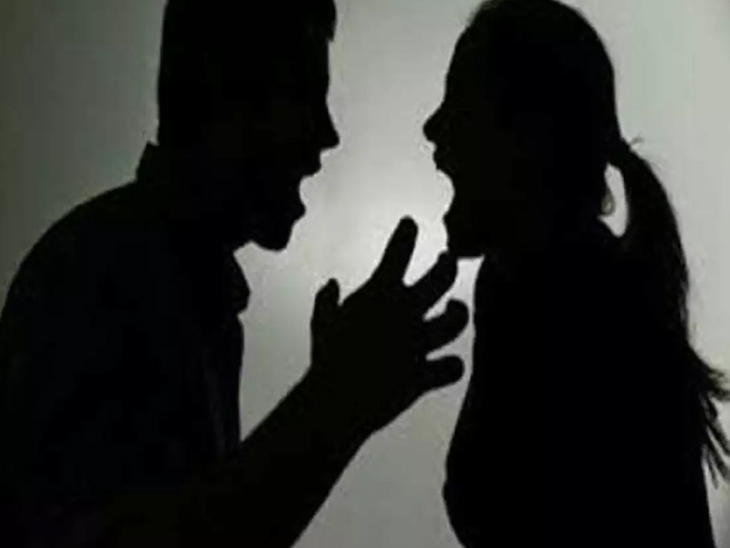 Mother-in-law did not help in the work, the wife had to do the housework, the husband also did not resolve the issue and reached the point of divorce. | સાસુ-નણંદે કામમાં મદદ ન કરતા પત્નીના માથે ઘરનું કામ આવી પડ્યું, પતિએ પણ ઉકેલ ન લાવતા છૂટાછેડા સુધી વાત પહોંચી - Vimarsana News