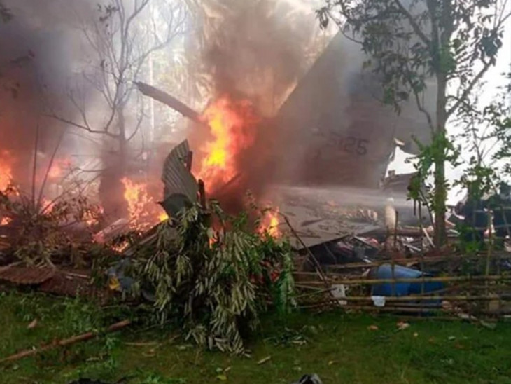 A plane carrying 85 passengers crashes in the Philippines | 85 સૈનિકોને લઈ જતુ મિલેટ્રીનું પ્લેન લેન્ડિગ દરમિયાન ક્રેશ; 17ના મૃત્યુ, 40ને બચાવી લેવાયા - Vimarsana News