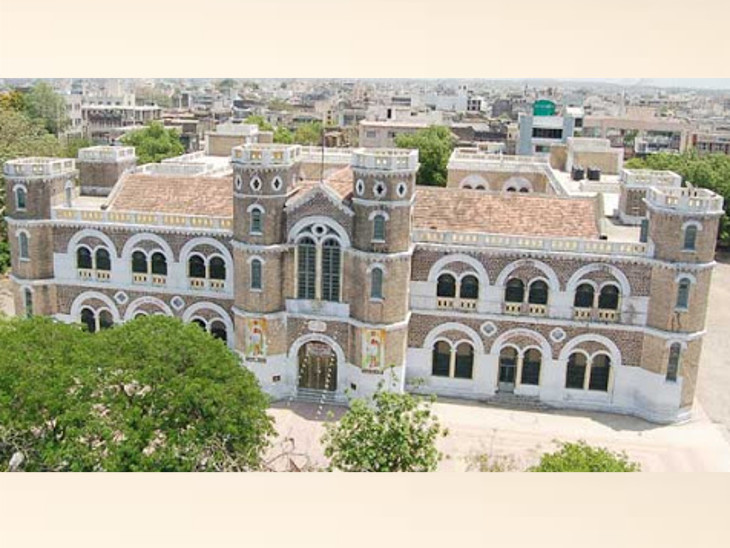 ગાંધી મ્યુઝિયમના બિલ્ડિંગમાં પહેલા આલ્ફ્રેડ હાઈસ્કૂલ ચાલતી હતી.