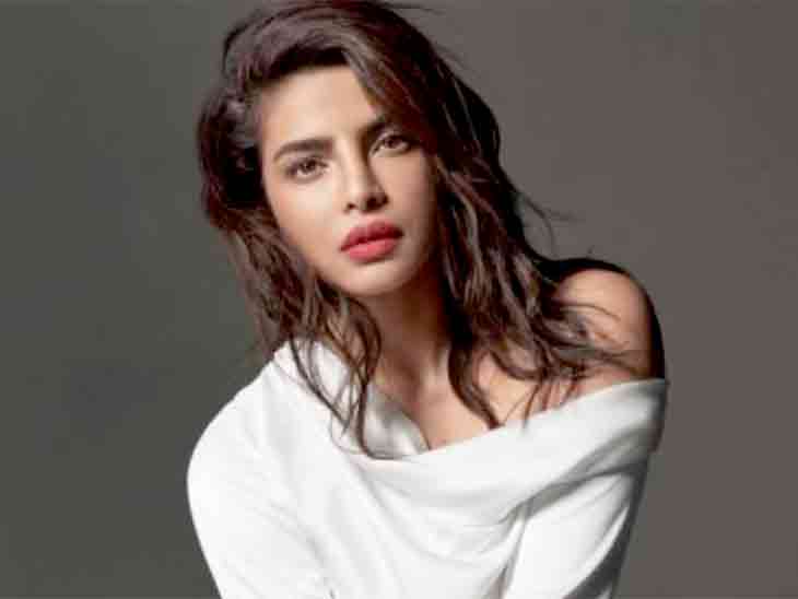 Priyanka Chopra enjoys a sunbath in London wearing a blue bikini a day before her birthday | પ્રિયંકા ચોપરાએ બર્થડેના એક દિવસ પહેલાં બ્લૂ બિકીની પહેરીને લંડનમાં સનબાથની મજા લીધી - Vimarsana News